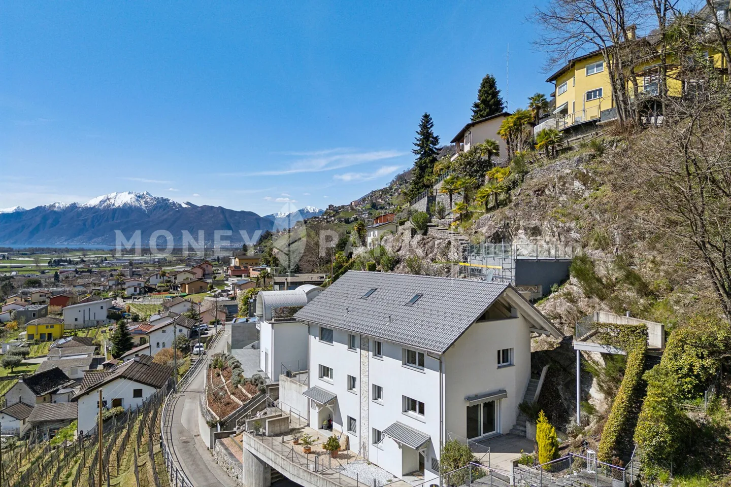 Charmante 5.5-Zimmer-Doppelhaushälfte / Splendida Casa Bifamiliare con 5.5 Locali - Foto 1 von 12