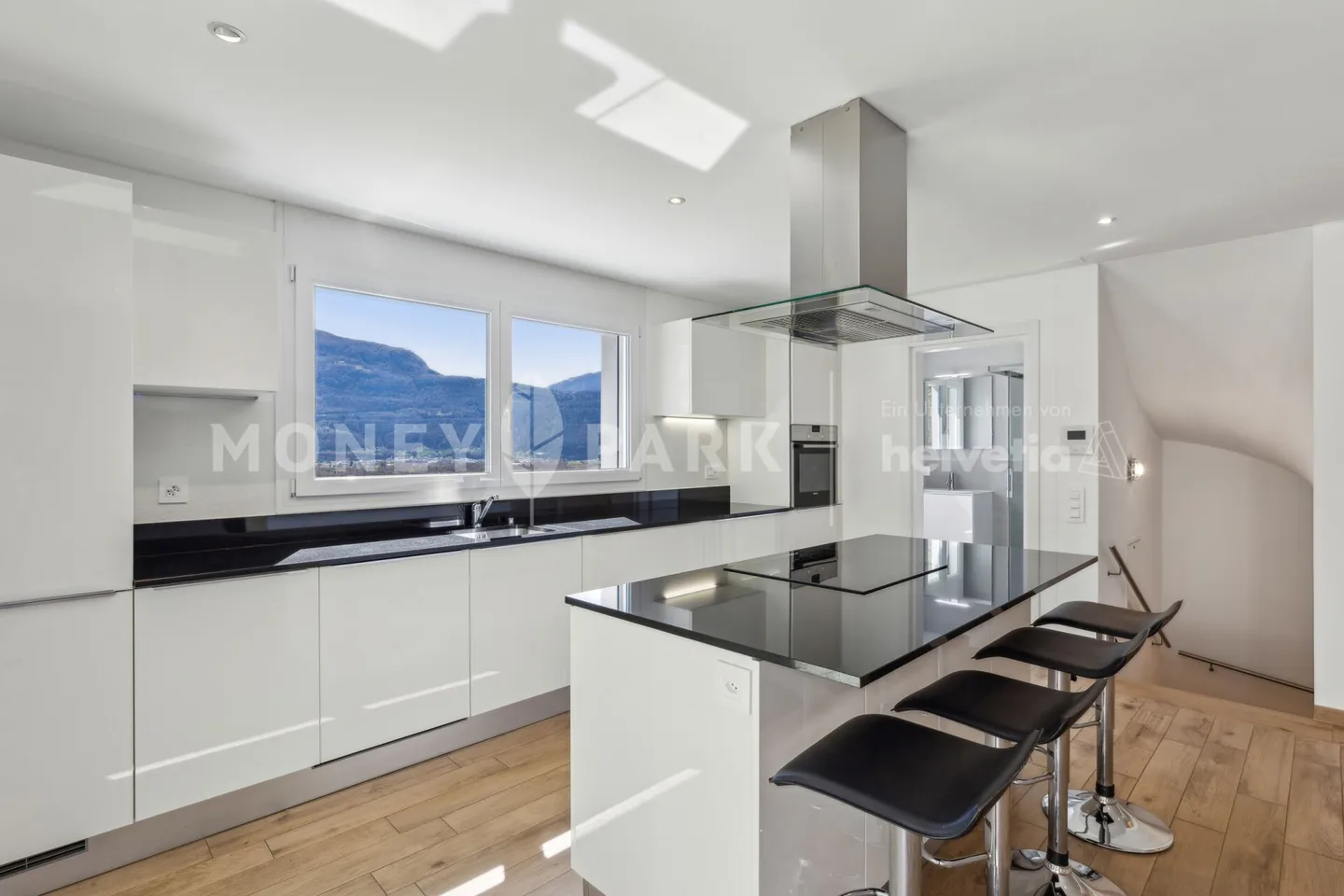 Charmante 5.5-Zimmer-Doppelhaushälfte / Splendida Casa Bifamiliare con 5.5 Locali - Foto 2 von 12