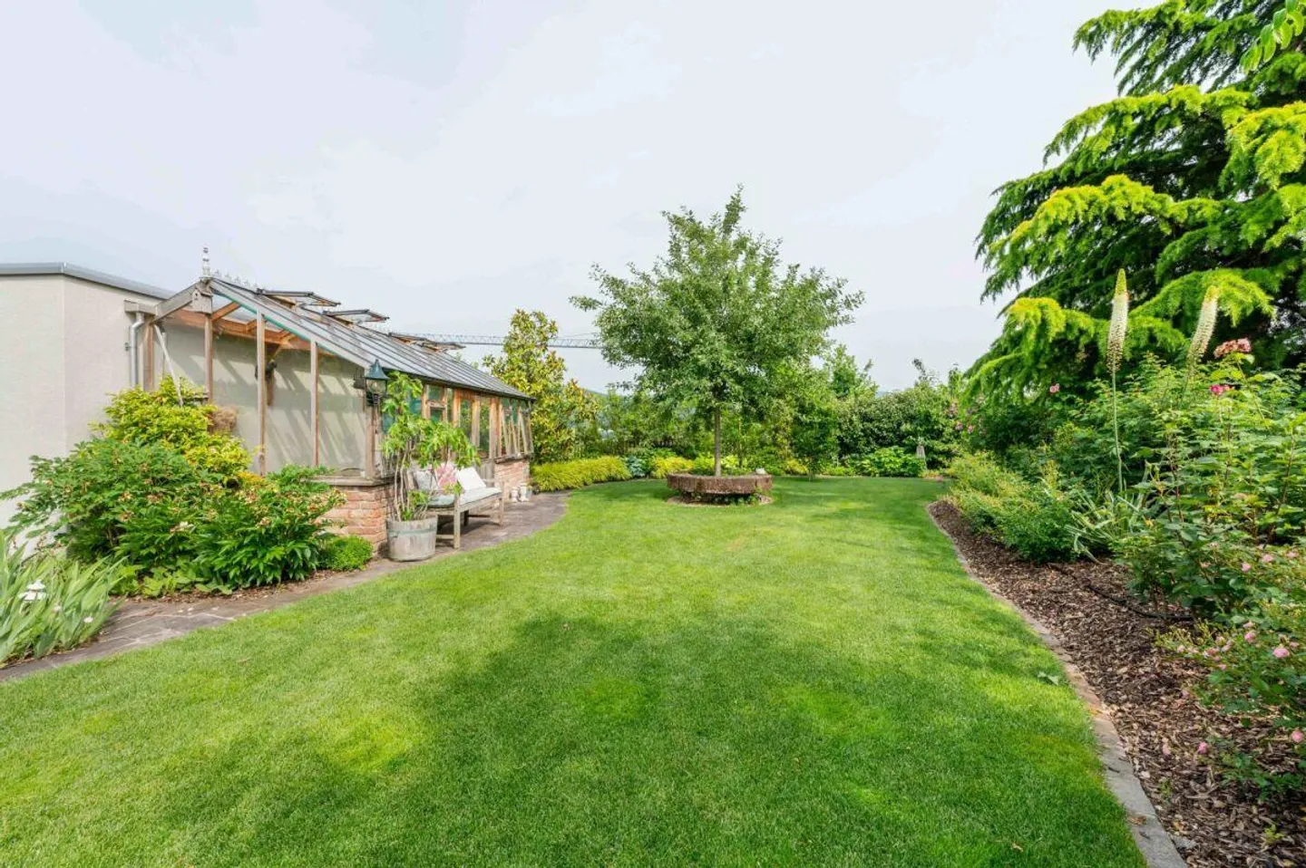 Architektonisches Unikat mit Pool, Liftanlage, vielseitigem Garten ... - Foto 15 von 20
