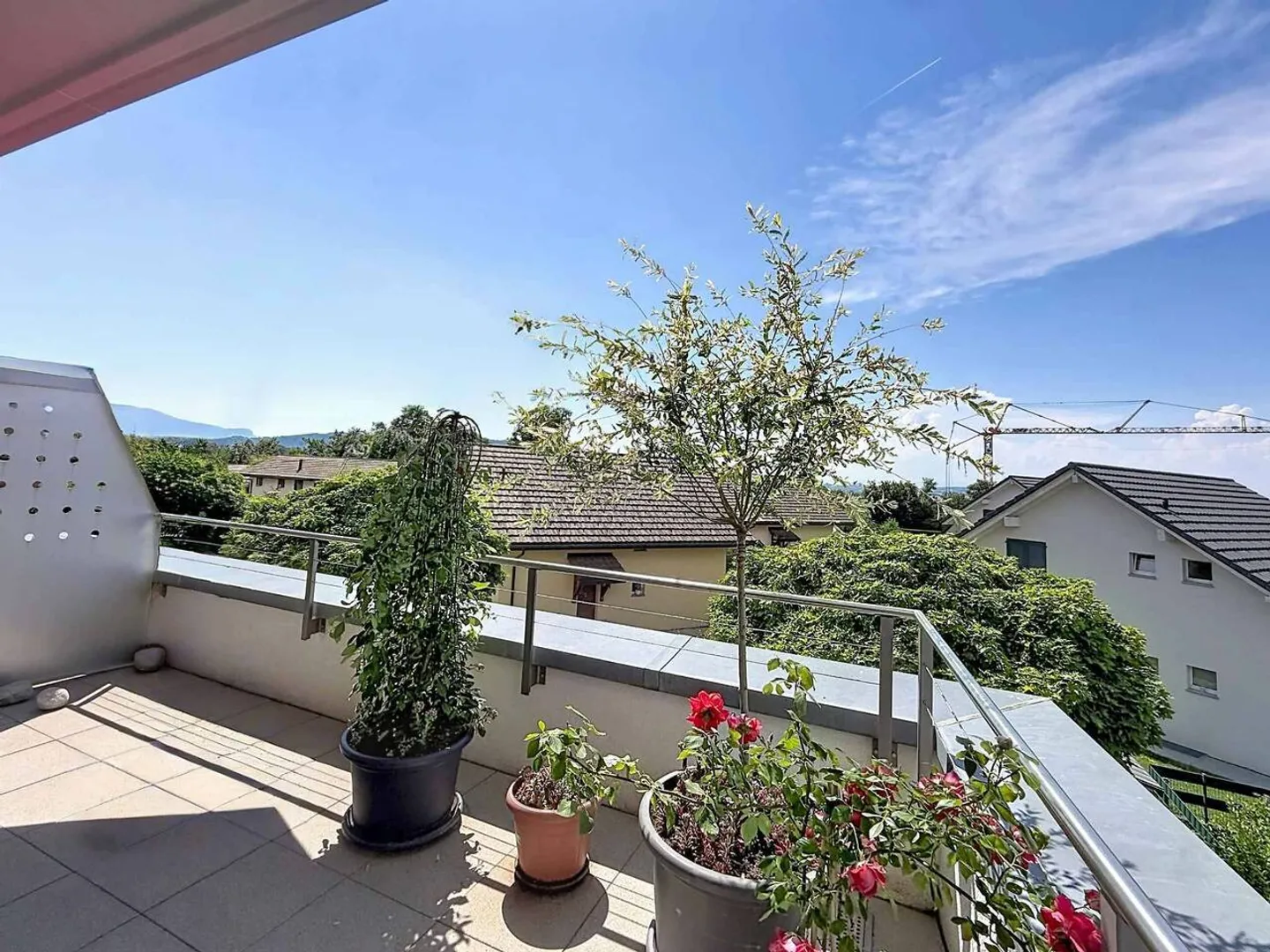 Appartement contemporain avec terrasse - Photo 2 sur 11