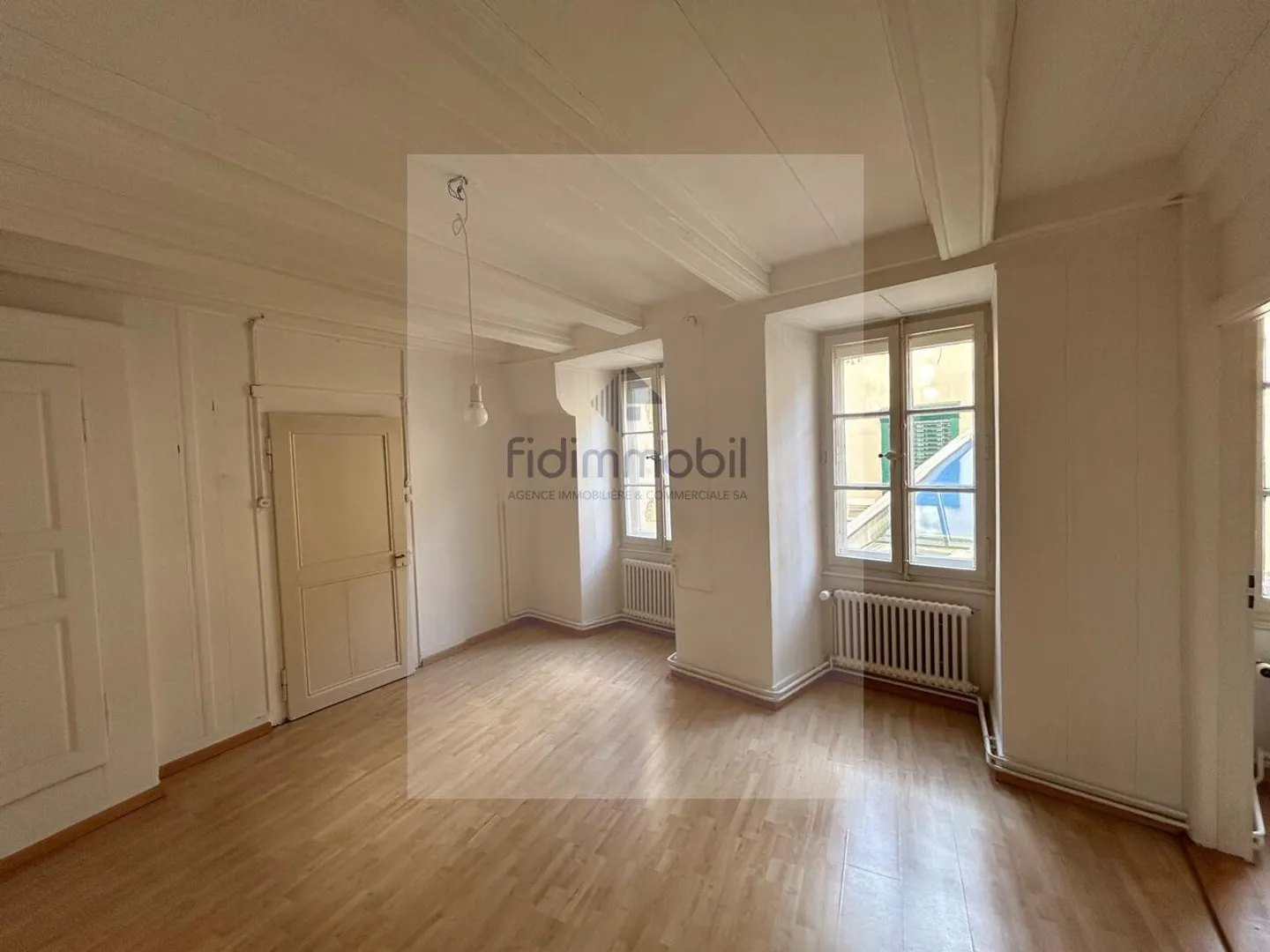 Appartement Charmant dans le Centre-Ville - Photo 2 sur 10