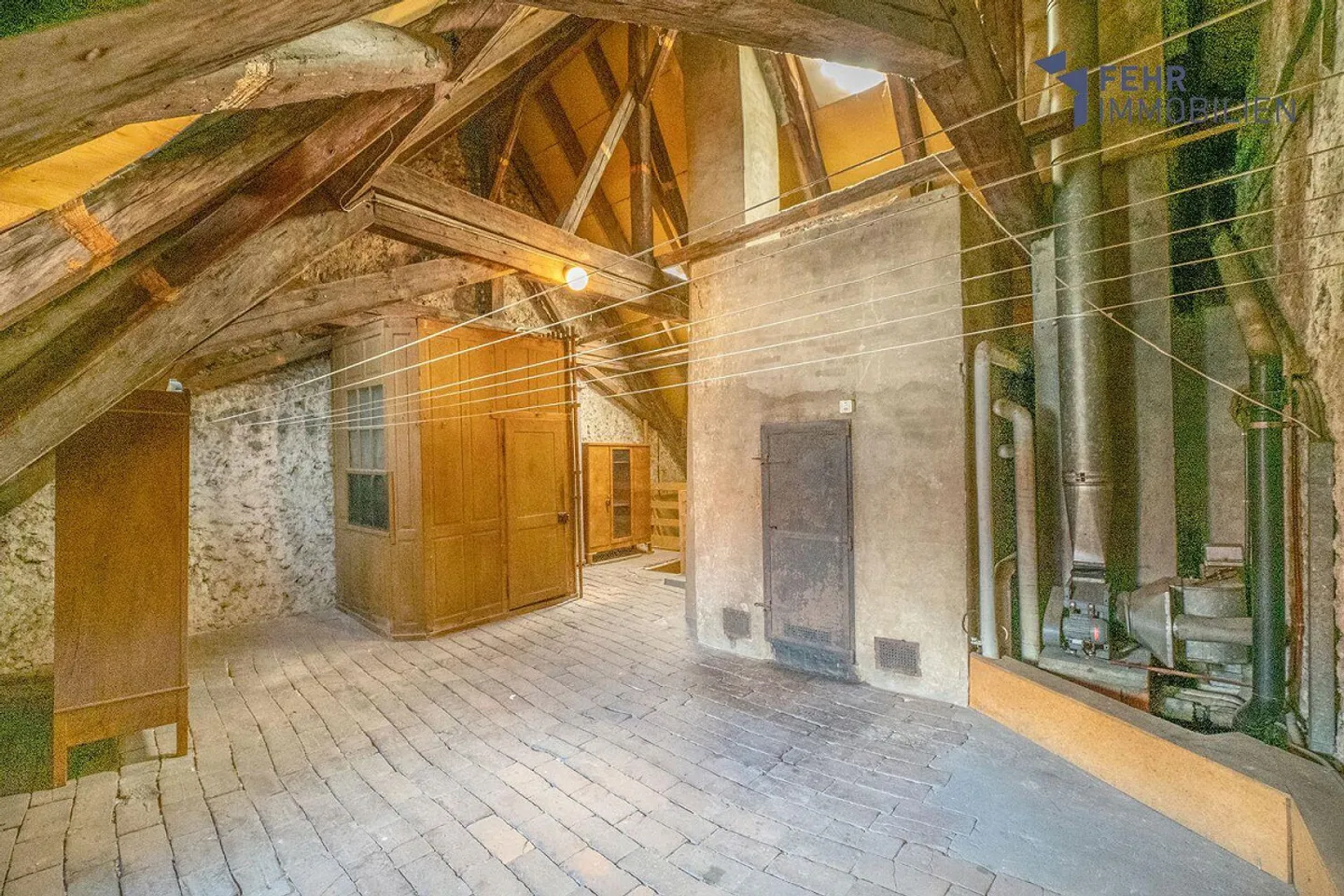Fehr Immobilier - Propriété résidentielle et commerciale située au centre - Photo 12 sur 15