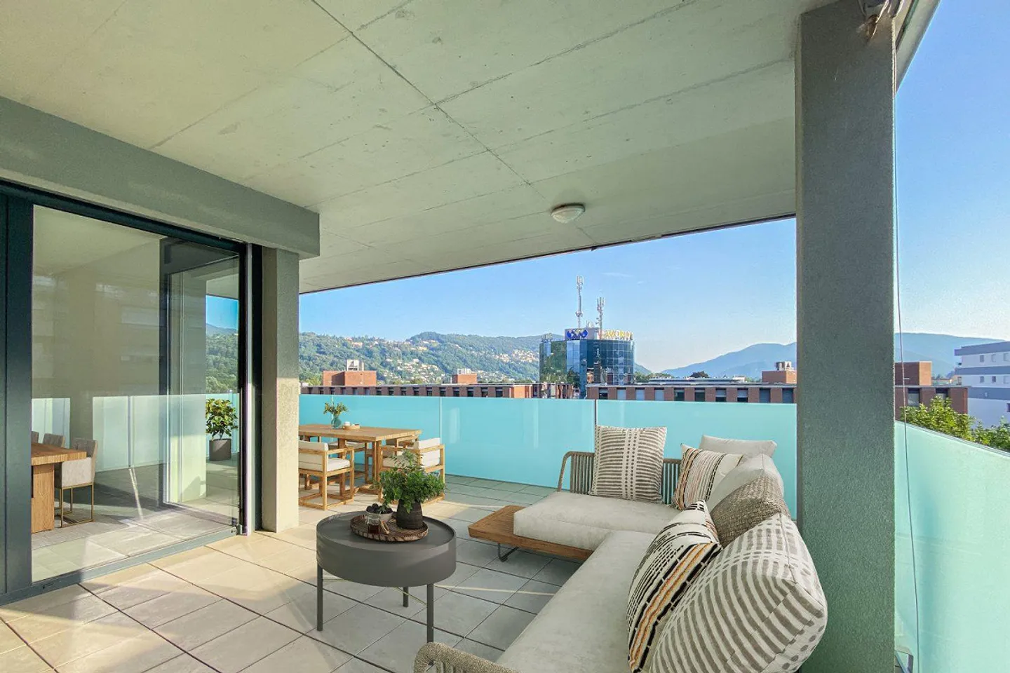 Appartamento moderno con terrazza e vista libera - Foto 1 di 18
