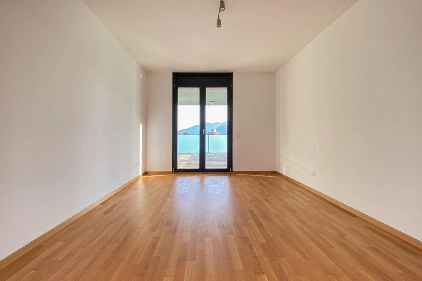 Appartamento moderno con terrazza e vista libera - Foto 6 di 18
