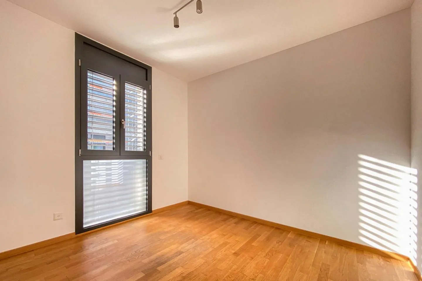 Appartamento moderno con terrazza e vista libera - Foto 9 di 18