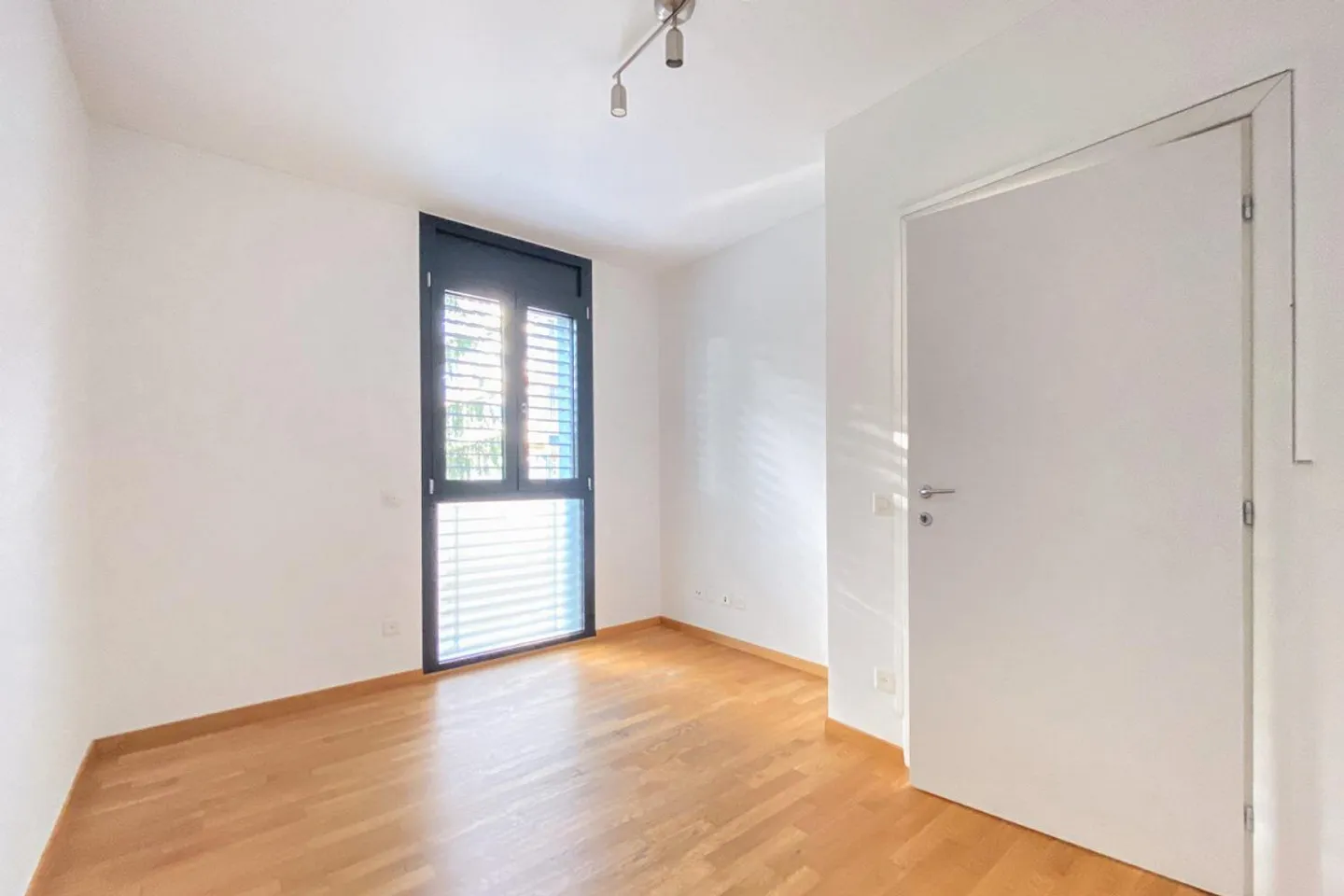 Appartamento moderno con terrazza e vista libera - Foto 12 di 18
