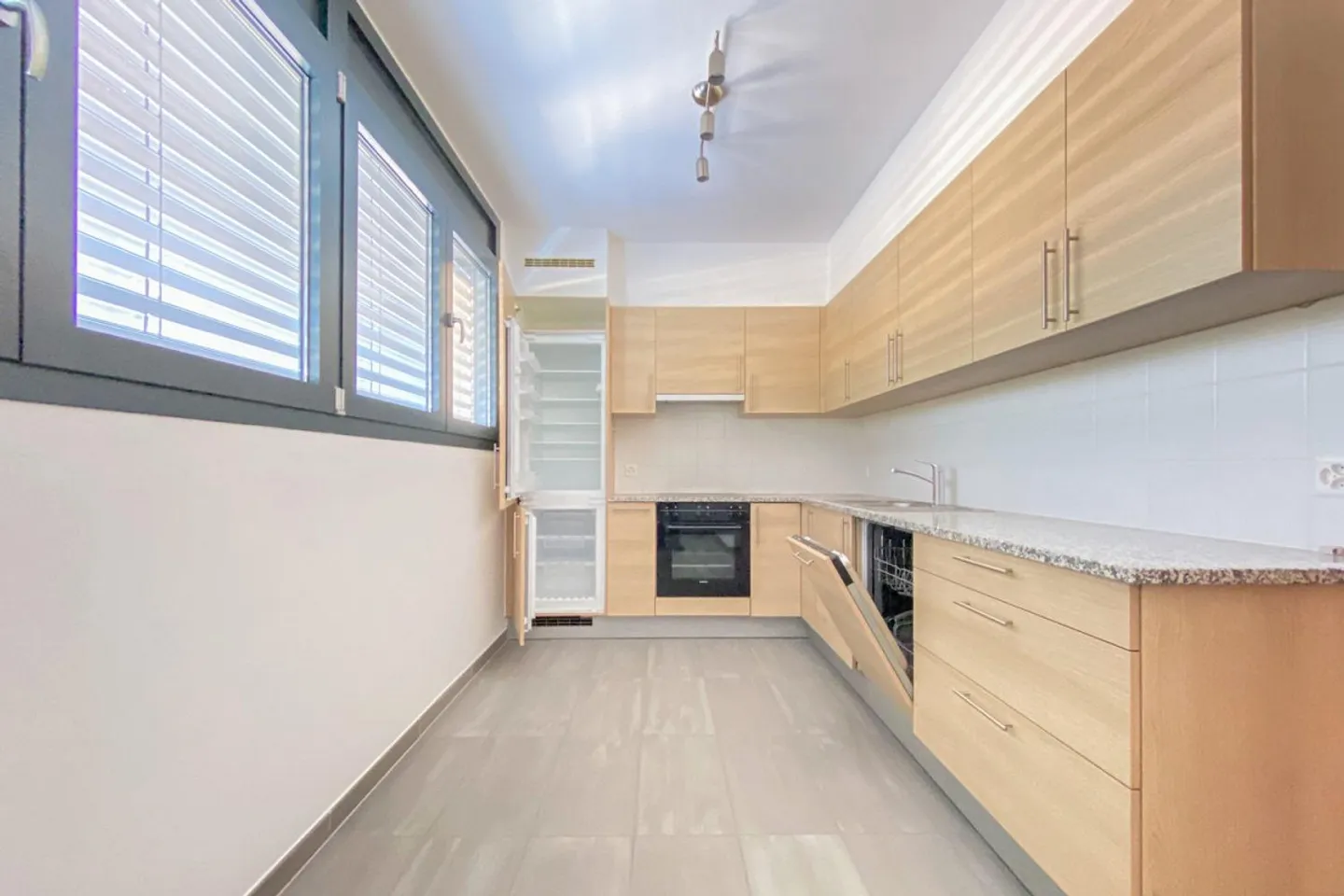 Appartamento moderno con terrazza e vista libera - Foto 14 di 18