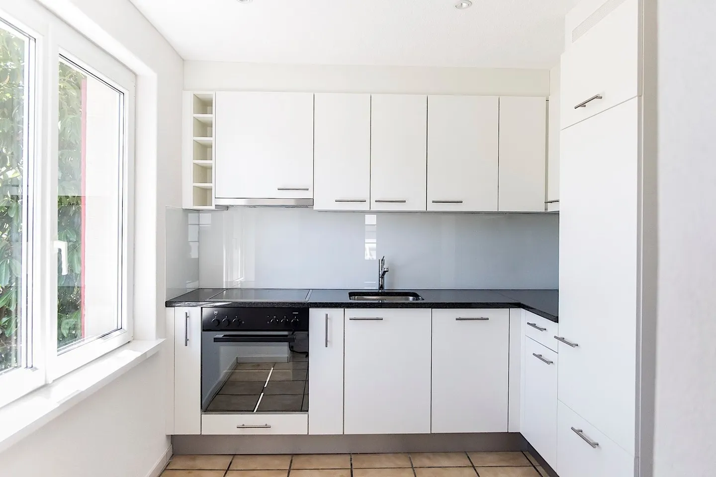 Appartement lumineux de 2,5 pièces avec utilisation du jardin - Photo 5 sur 6