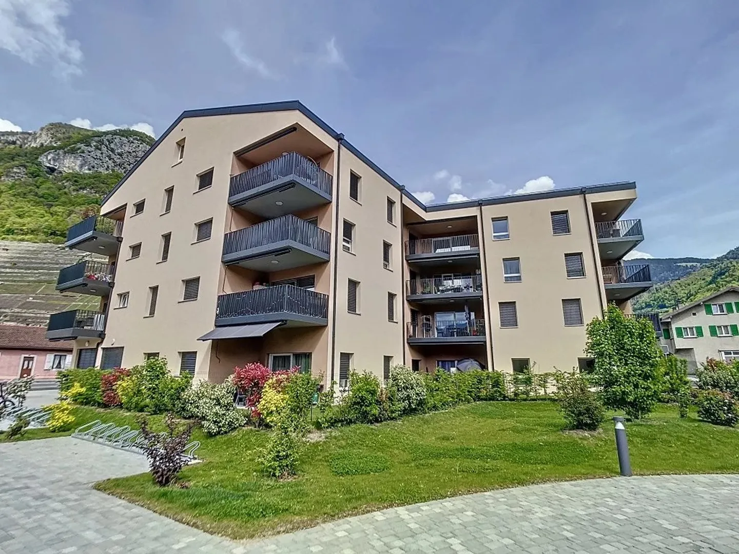 Beautiful commercial spaces for rent, 12 minutes from the station - Photo 1 of 10