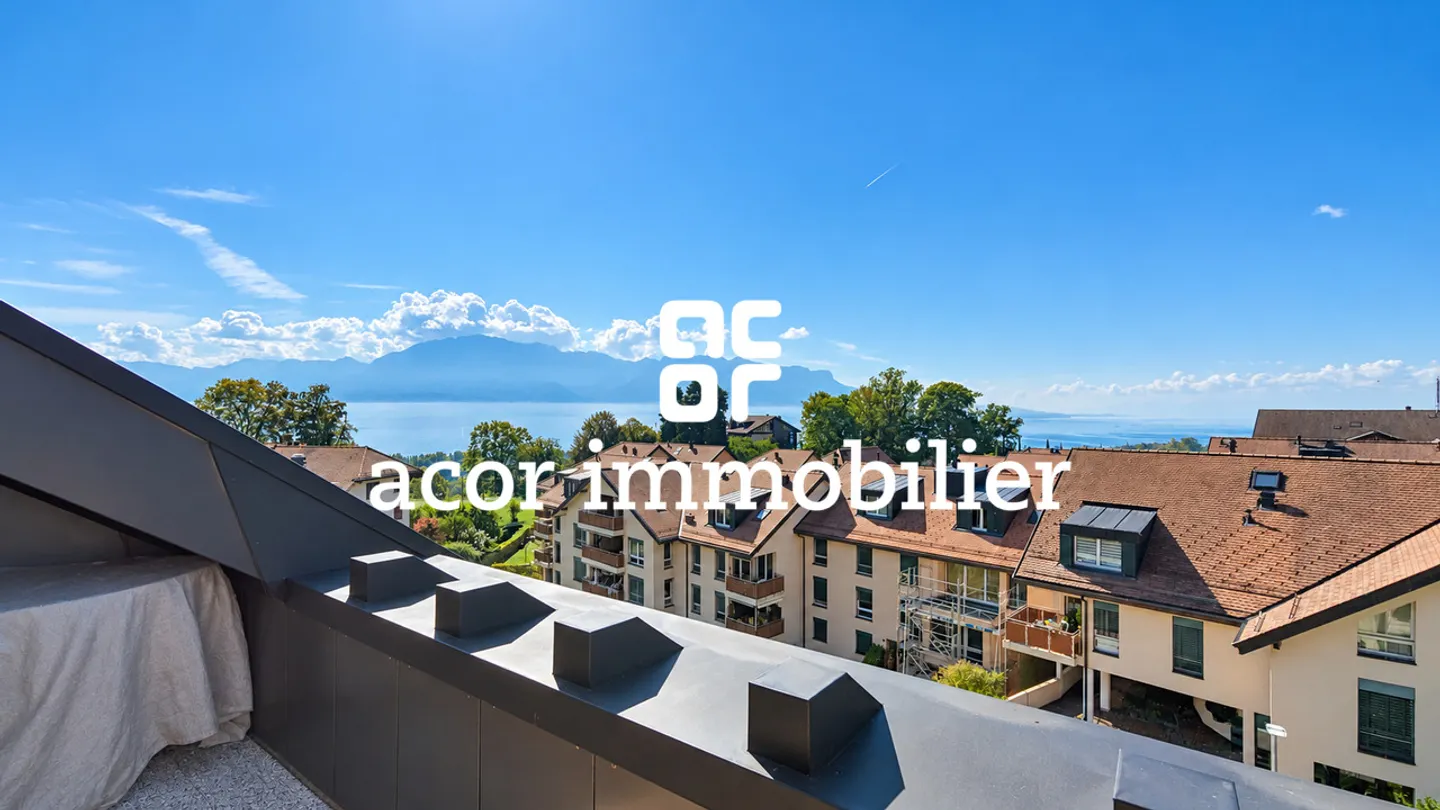 Charming Apartment with Lake View - Photo 4 of 10