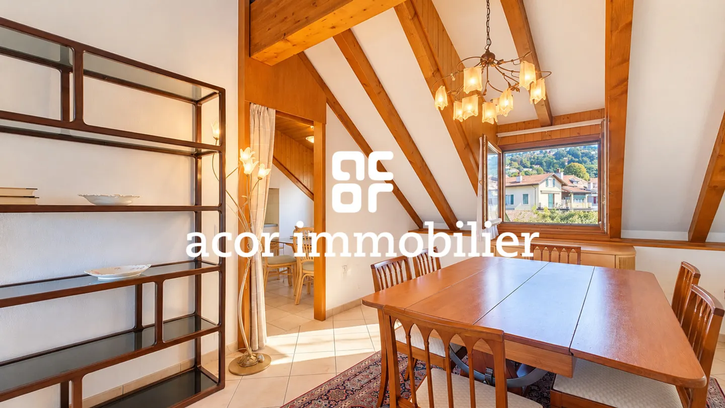 Charming Apartment with Lake View - Photo 5 of 10