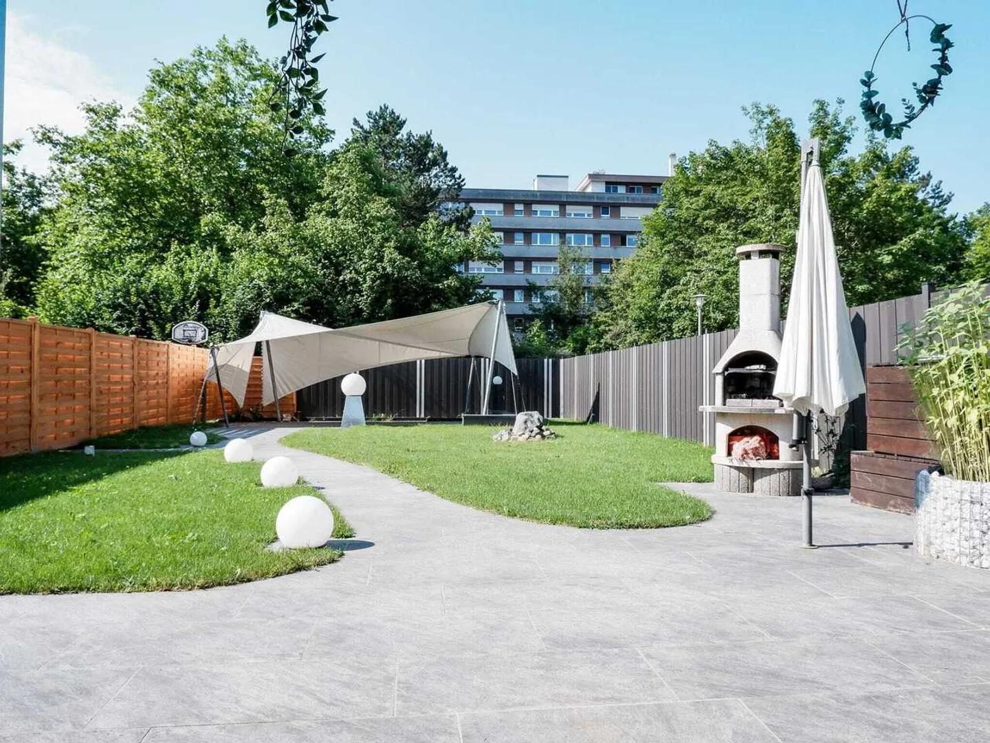 Maison de rangée exclusive avec spa privé - Photo 1 sur 13