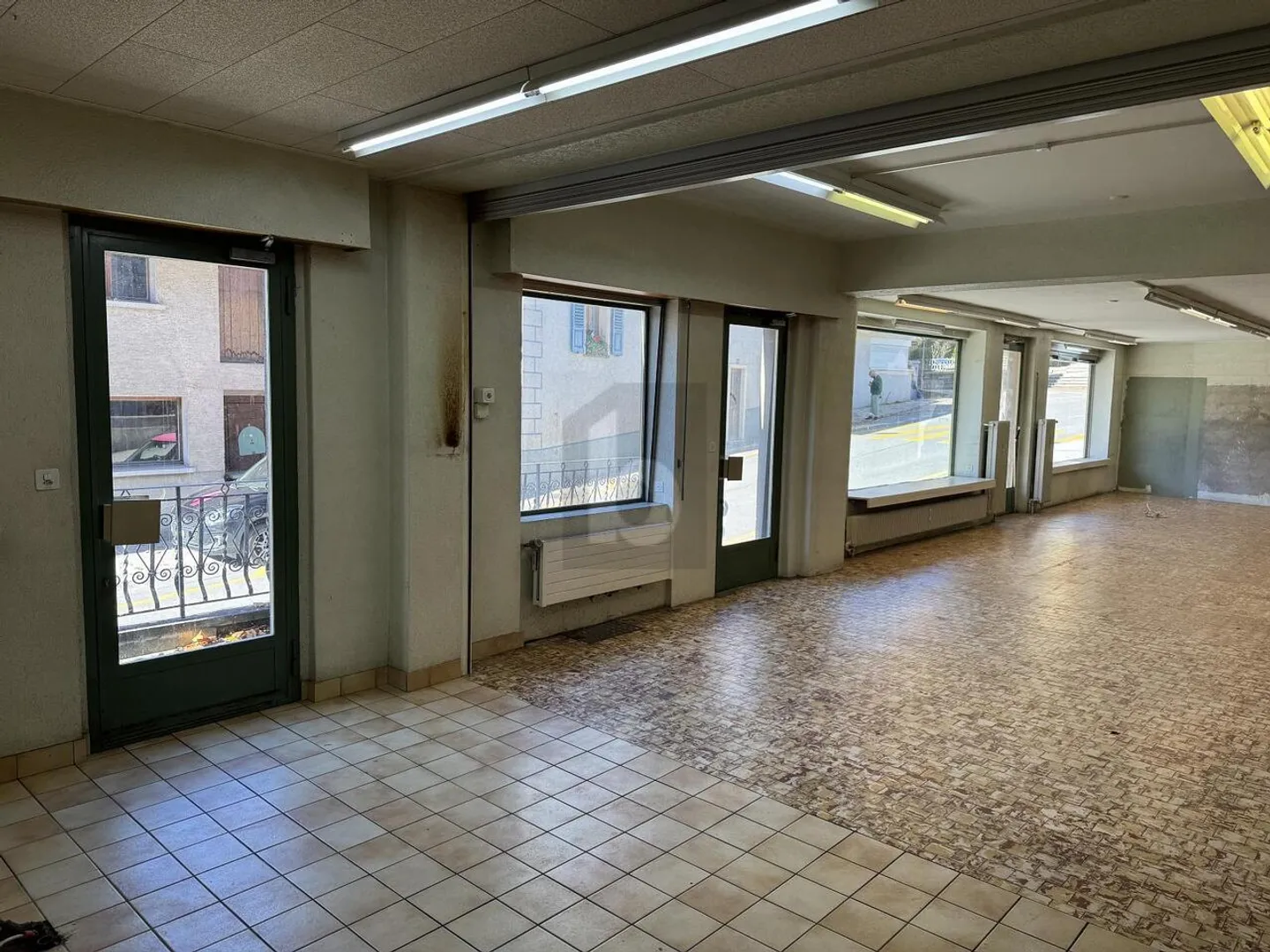 Spazio Commerciale in Posizione Premium - Foto 4 di 6