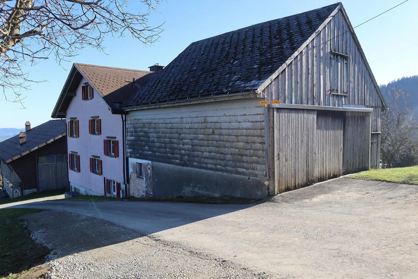 Grosszügiges 6.5-Zimmer-Haus mit traumhafter Aussicht - Foto 1 von 17