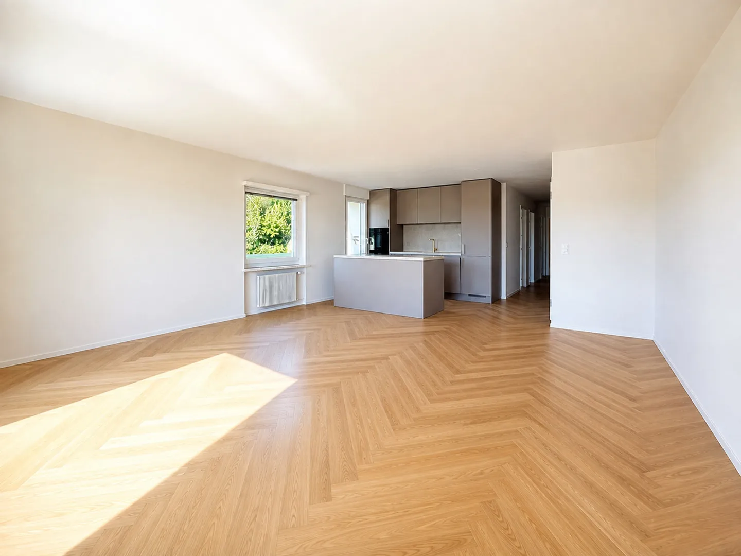 Bank-verified condominium in a desirable location - Photo 2 of 8