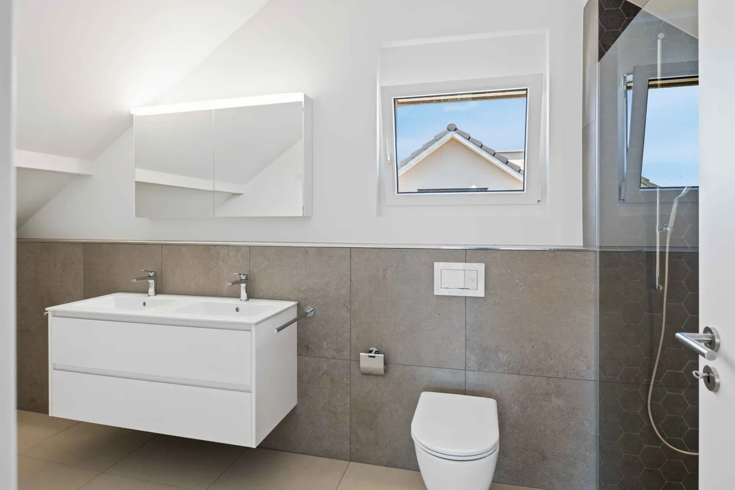 Eleganz trifft Natur: Hochwertige Einfamilienhäuser in Rietheim - Foto 7 von 15