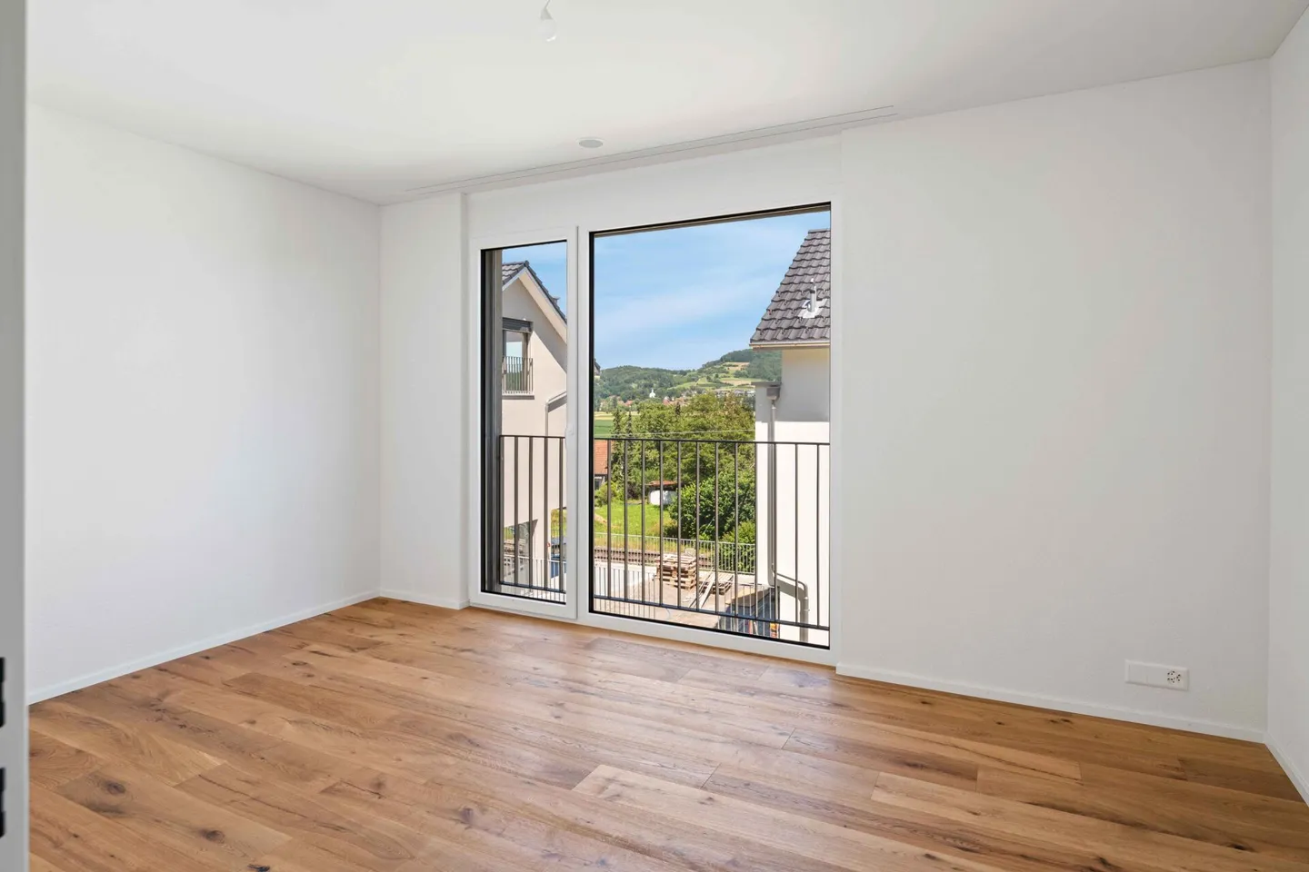 Eleganz trifft Natur: Hochwertige Einfamilienhäuser in Rietheim - Foto 9 von 15