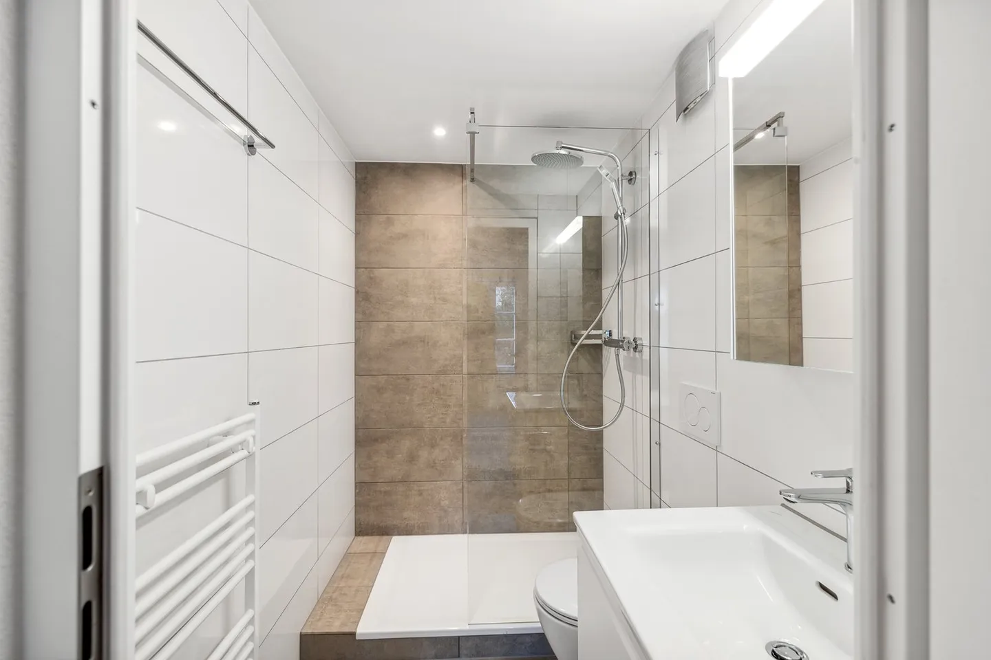 Accogliente appartamento di 1,5 locali al piano terra a Glarona - disponibile subito! - Foto 5 di 9