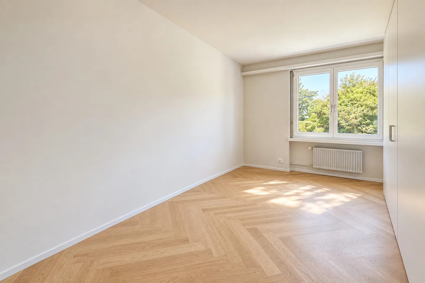 Bank-verified condominium in a desirable location - Photo 5 of 8