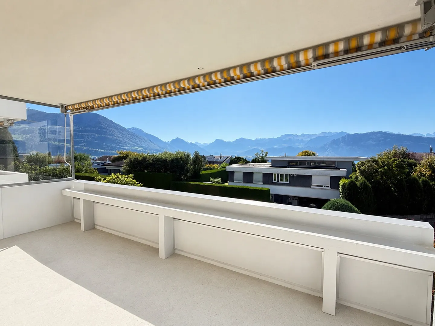 Bank-verified condominium in a desirable location - Photo 7 of 8