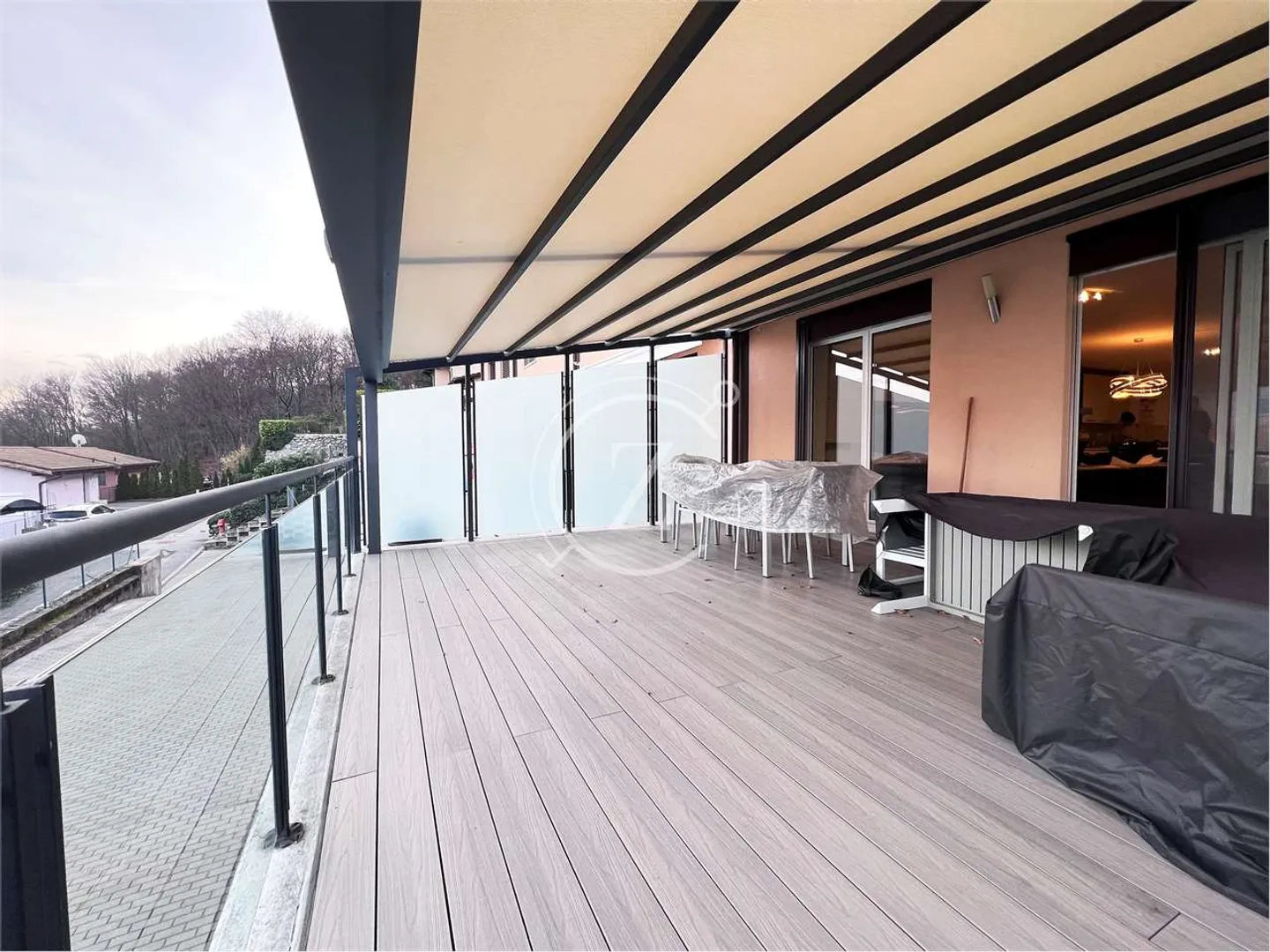 Grande e moderna casa a schiera a Pura - Foto 1 di 12