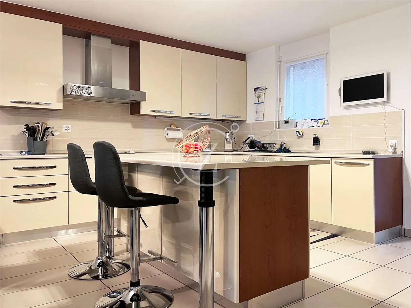 Grande e moderna casa a schiera a Pura - Foto 3 di 12