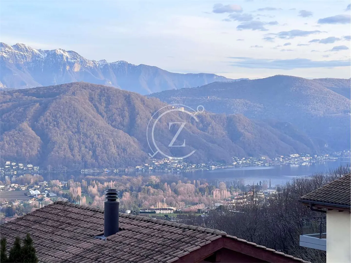 Grande e moderna casa a schiera a Pura - Foto 4 di 12