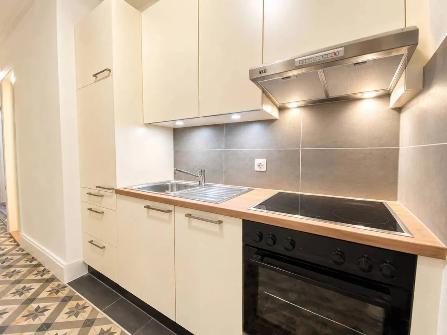 Spacious 2.5-room apartment in the heart of Lausanne - Photo 2 of 3