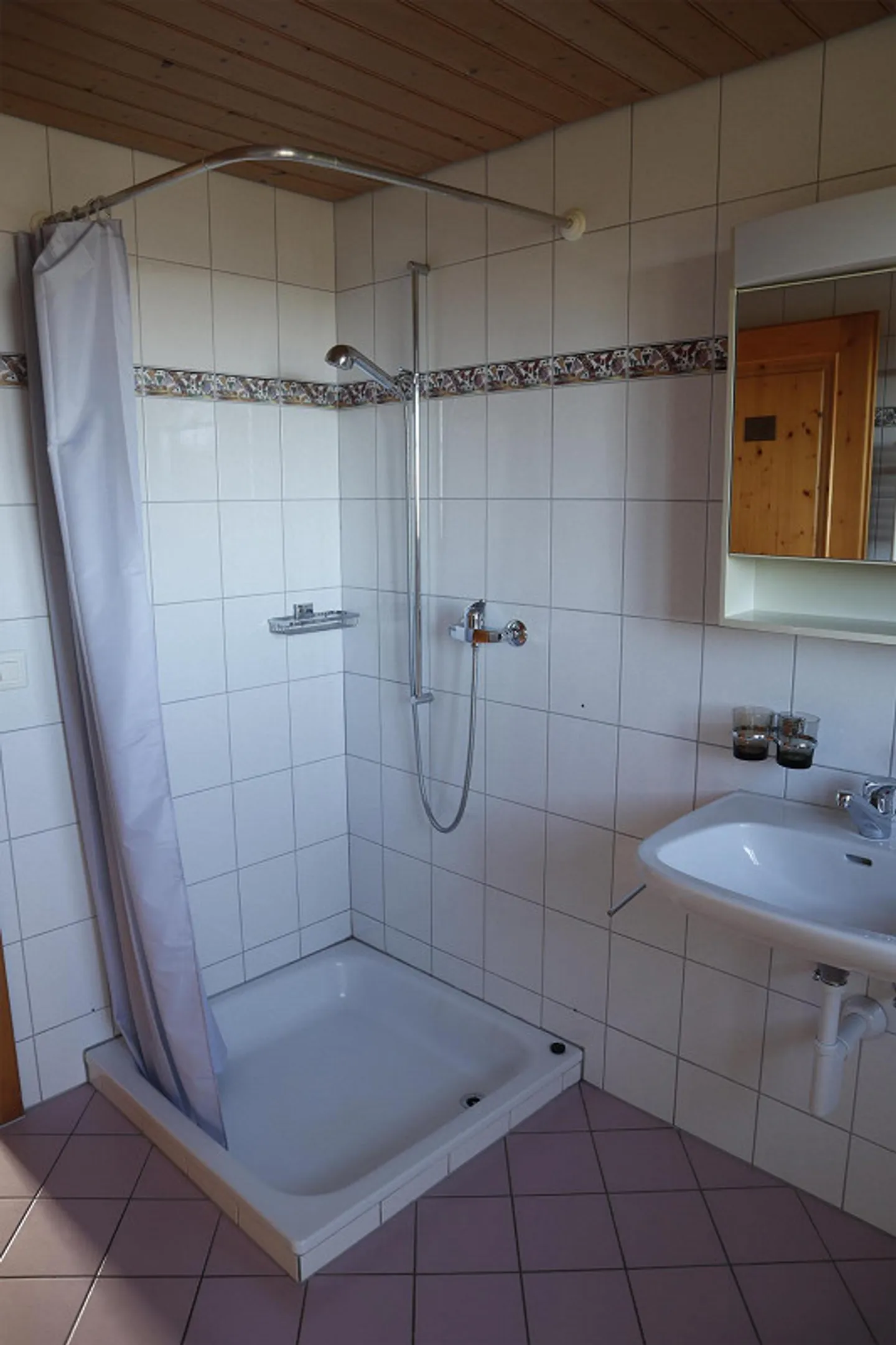 Grosszügiges 6.5-Zimmer-Haus mit traumhafter Aussicht - Foto 7 von 17