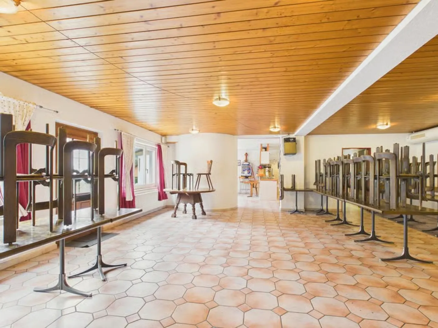 Spacious restaurant for rent in Ederswiler - Photo 10 of 13