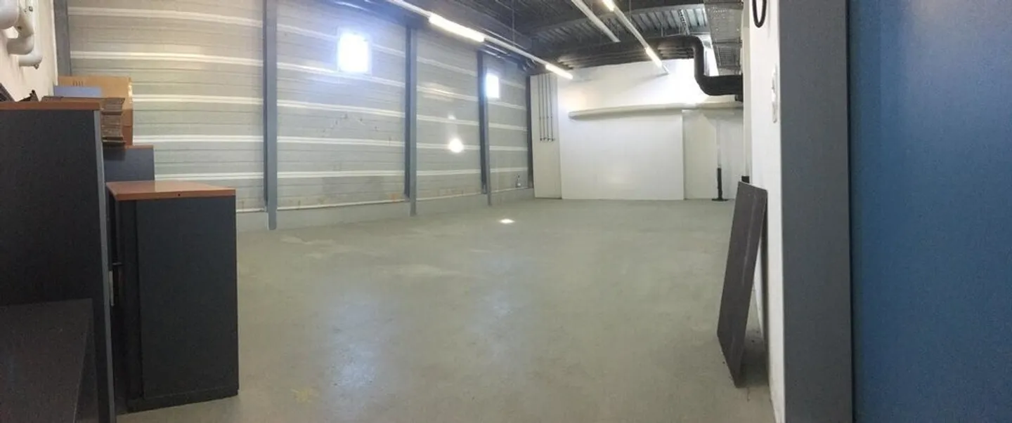 Spacious storage/archive space in a central location - Photo 2 of 3