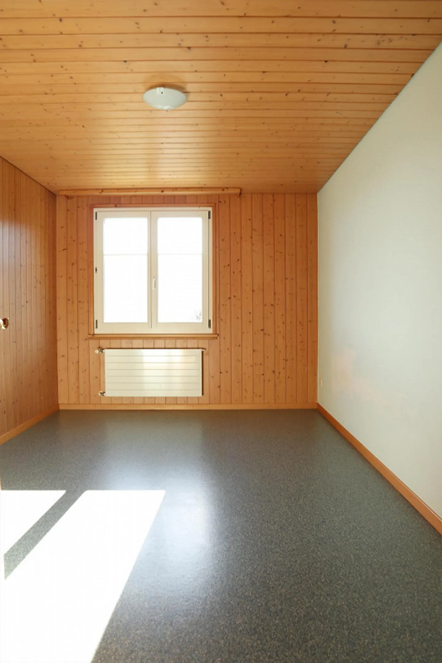 Grosszügiges 6.5-Zimmer-Haus mit traumhafter Aussicht - Foto 9 von 17