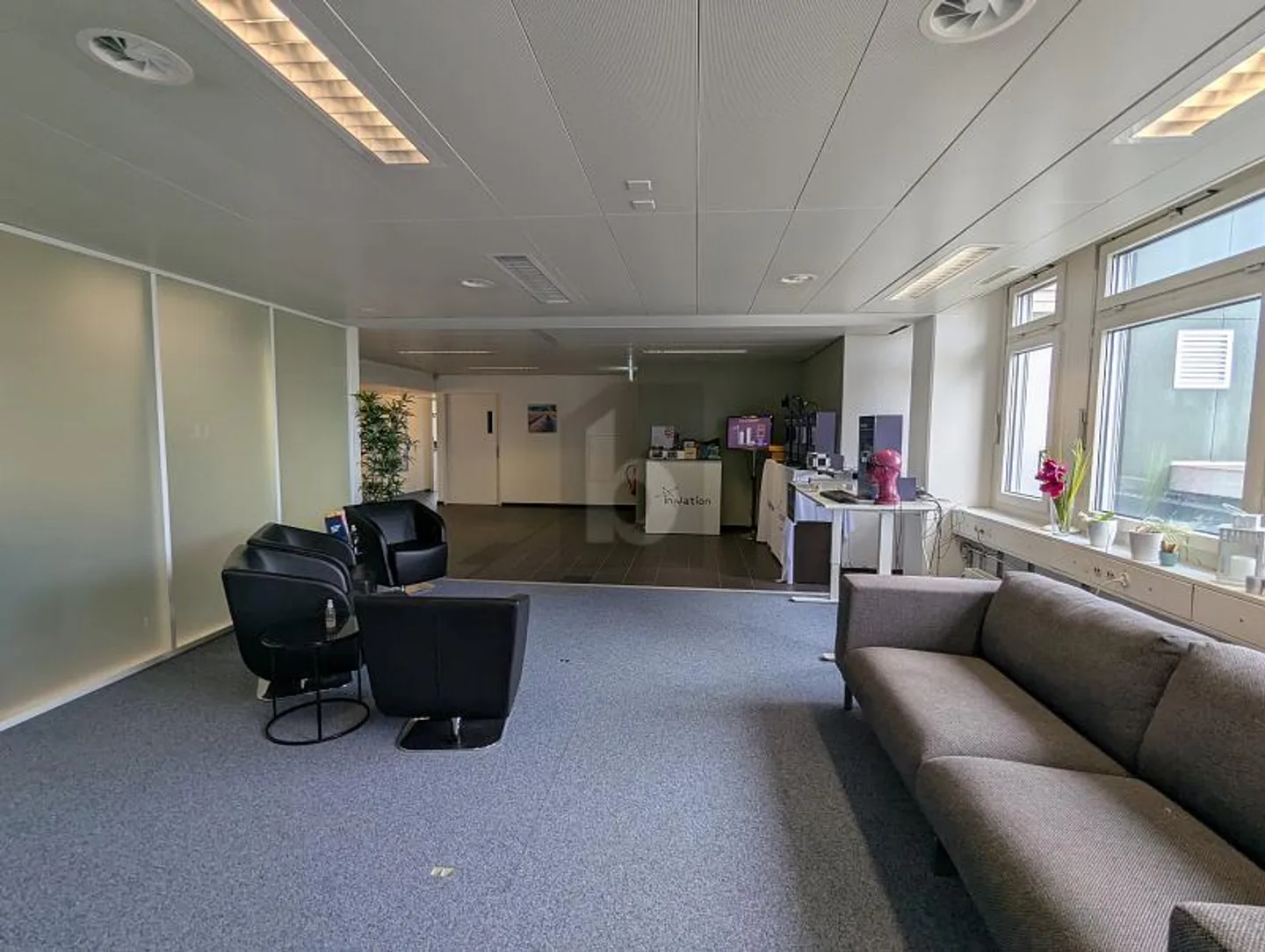 FLEXIBEL MIT EMPFANG, TERRASSE UND WARENLIFT - Foto 2 von 6