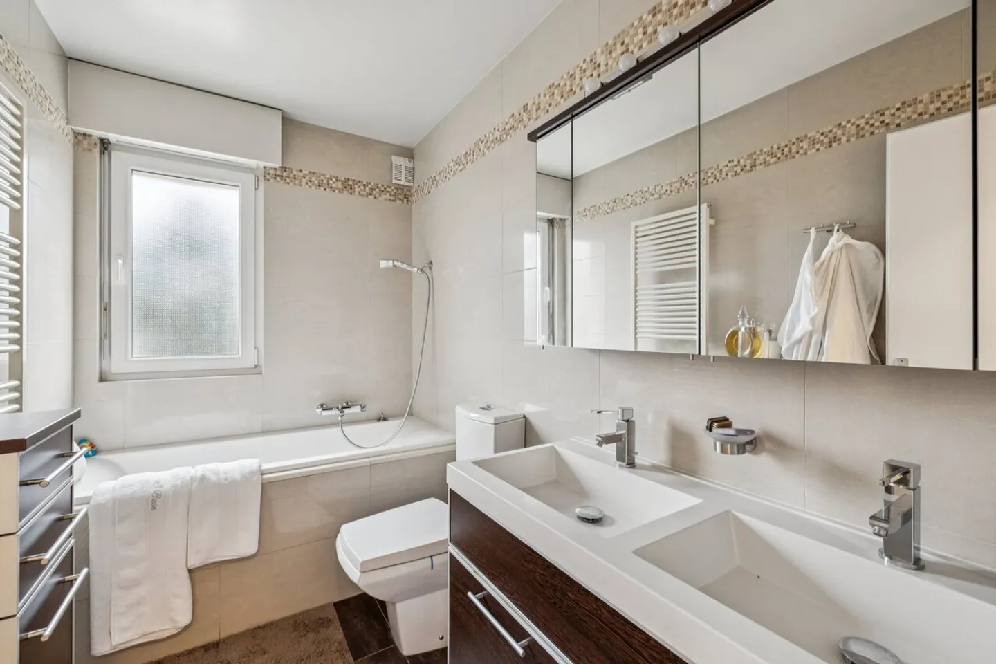 Elegant semi-detached house, green setting in Corsier - Photo 9 of 13