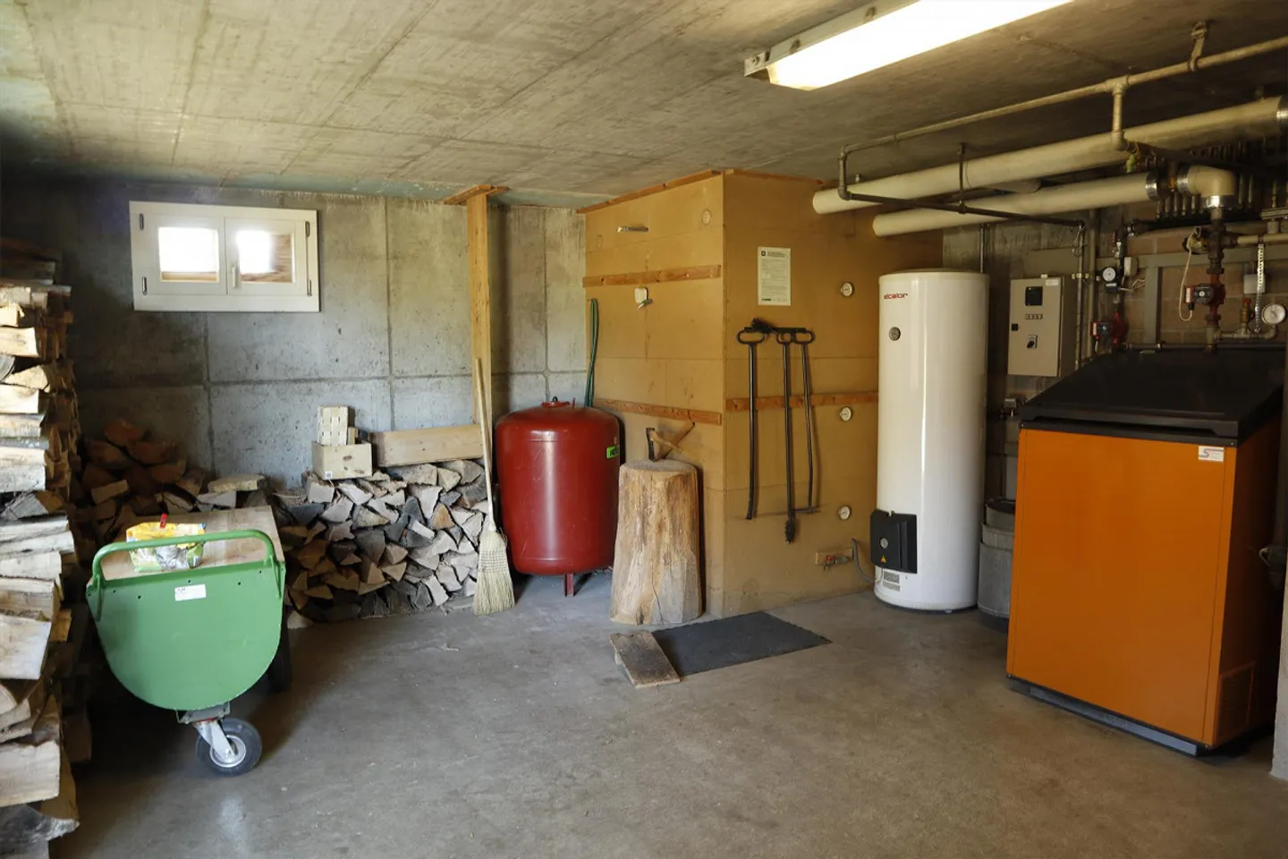 Grosszügiges 6.5-Zimmer-Haus mit traumhafter Aussicht - Foto 14 von 17