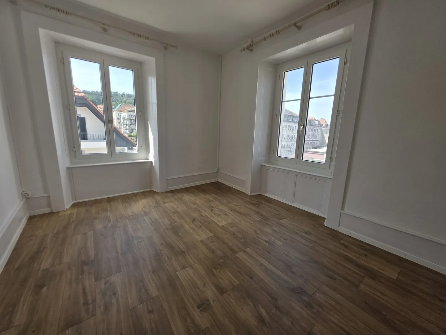 SPACIEUX LOGEMENT DE 92M2 AVEC CACHET - Photo 3 sur 7