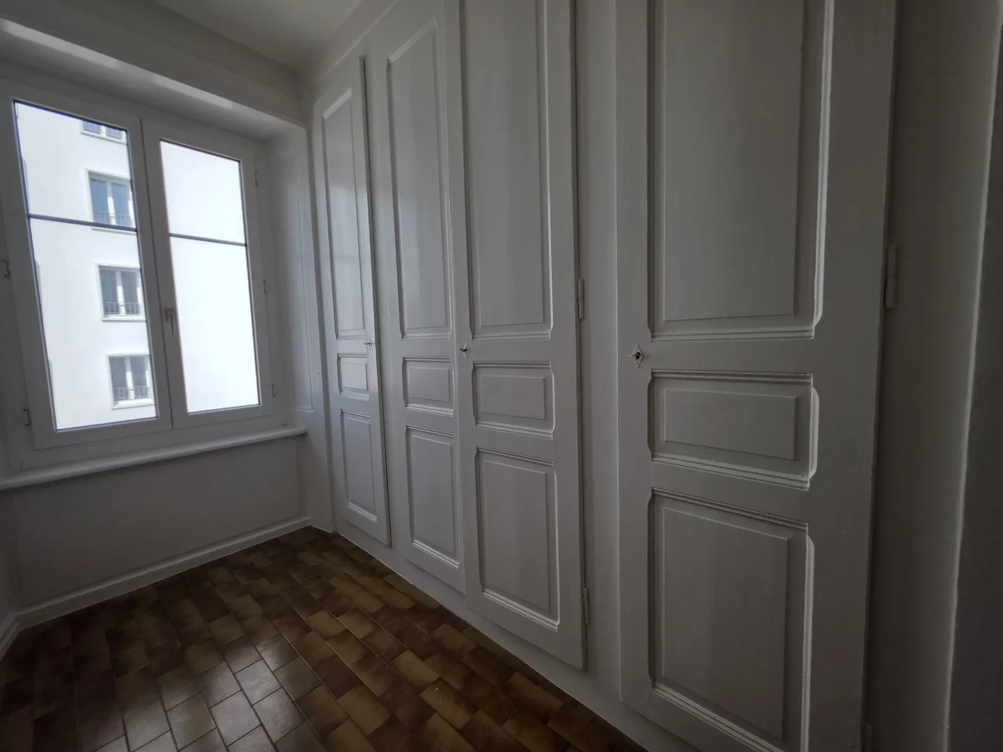 SPACIEUX LOGEMENT DE 92M2 AVEC CACHET - Photo 4 sur 7