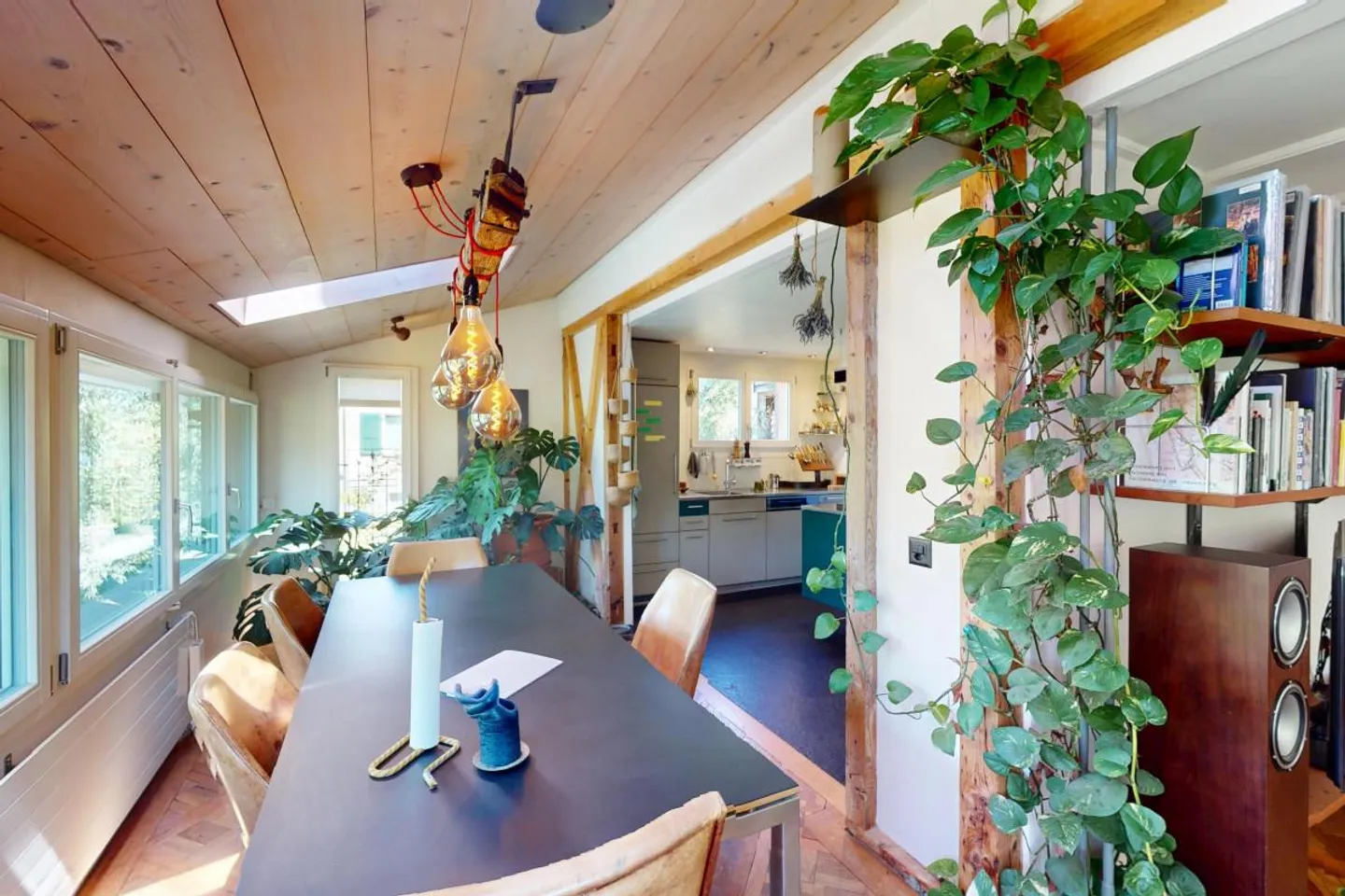 Residential house of charm - Photo 8 of 11