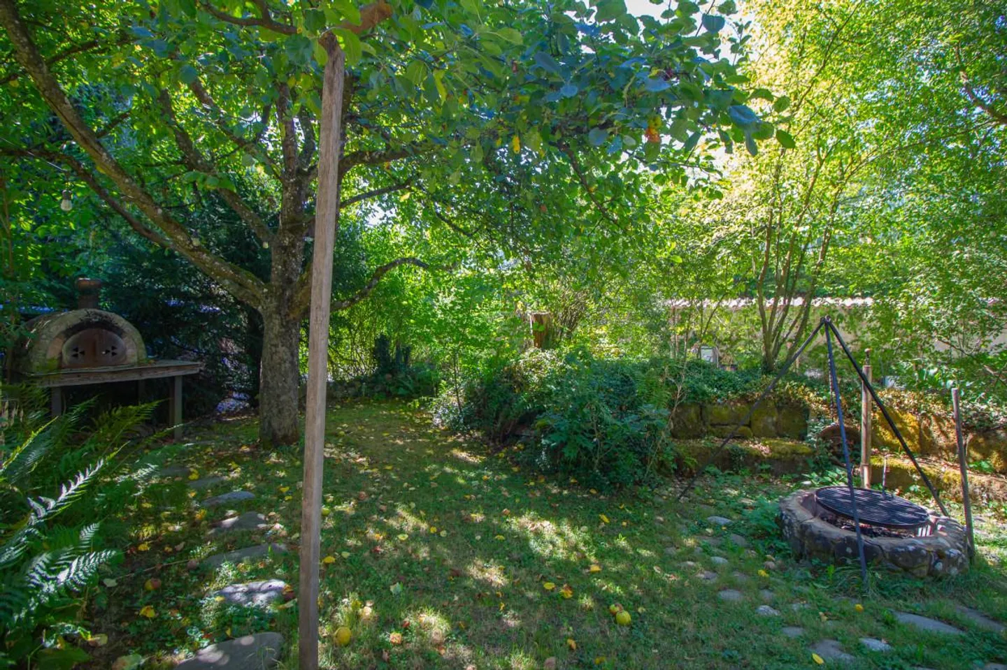 Residential house of charm - Photo 5 of 11