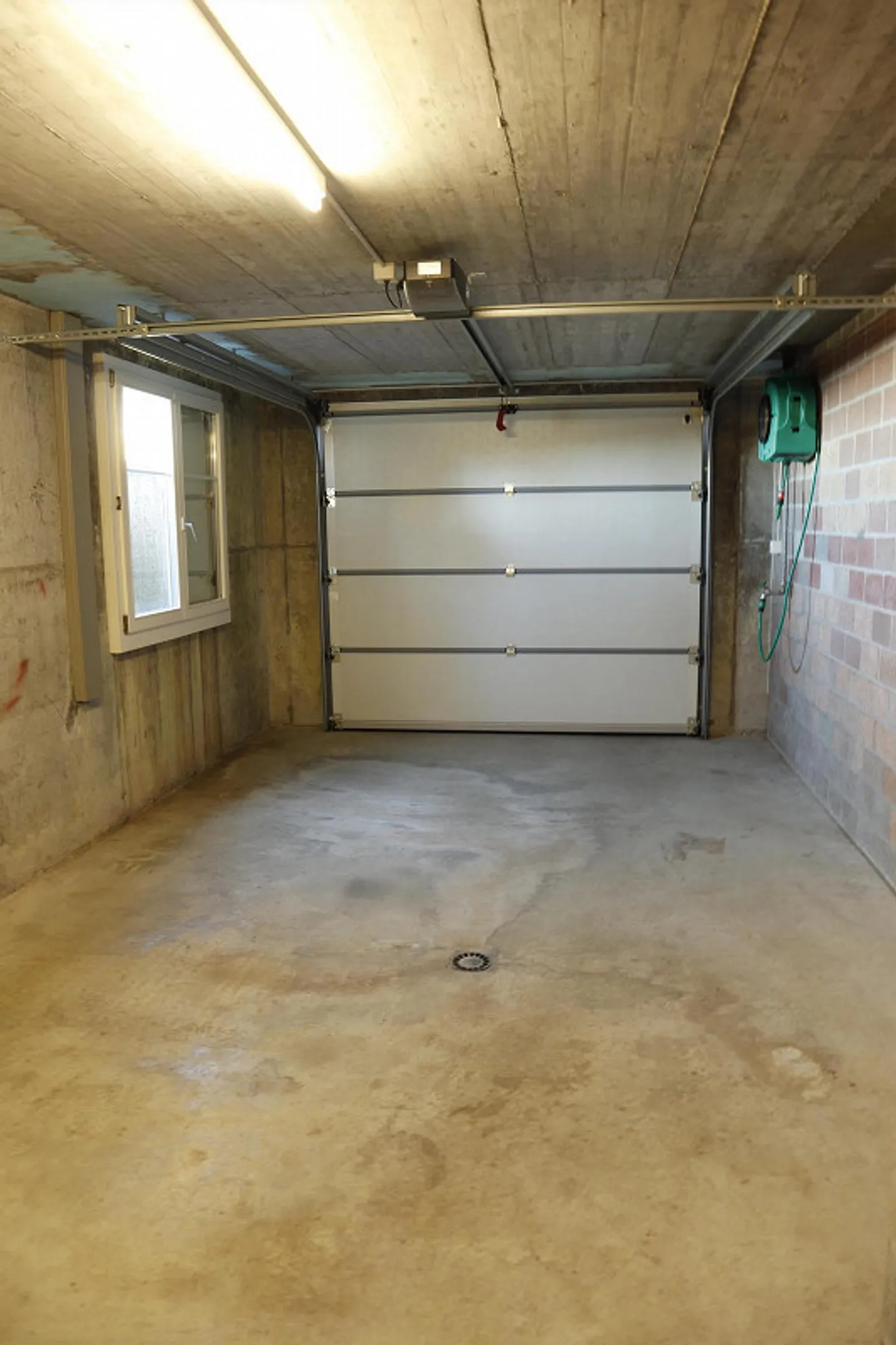 Grosszügiges 6.5-Zimmer-Haus mit traumhafter Aussicht - Foto 15 von 17