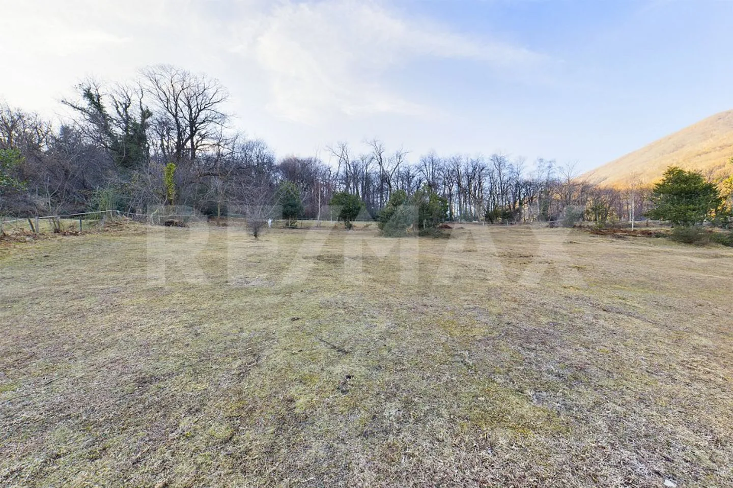 Terrain constructible au milieu de la nature - Photo 5 sur 8