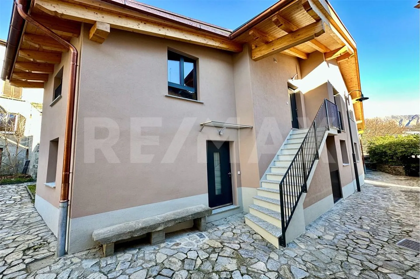 Casa a schiera elegante ed energeticamente efficiente con vista a Lopagno - Foto 1 di 13