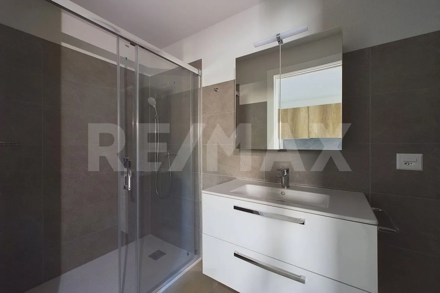 Casa a schiera elegante ed energeticamente efficiente con vista a Lopagno - Foto 12 di 13