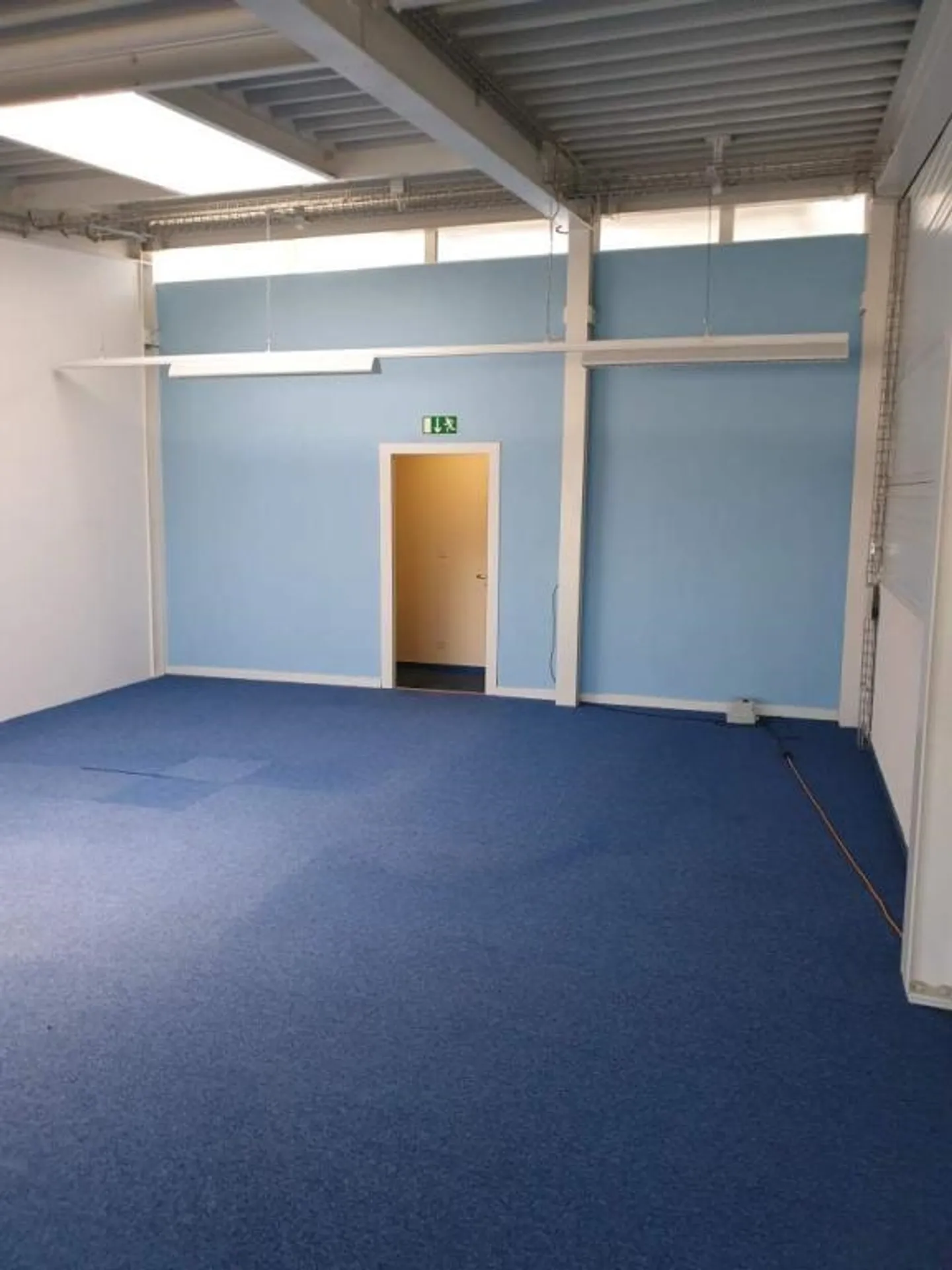 Bureau 72m2 avec vue sur le lac - Photo 2 sur 5