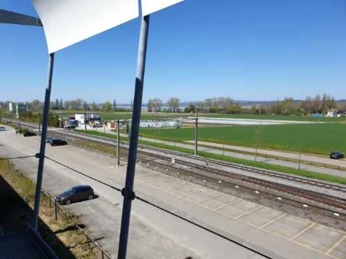 Bureau 72m2 avec vue sur le lac - Photo 4 sur 5