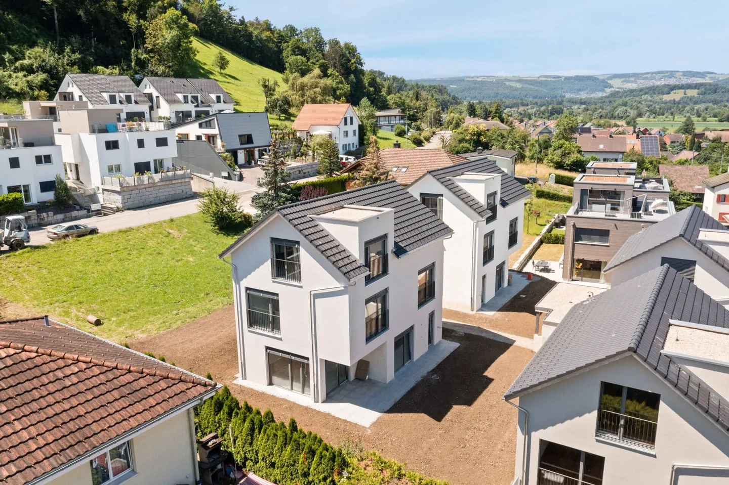 Eleganz trifft Natur: Hochwertige Einfamilienhäuser in Rietheim - Foto 1 von 15