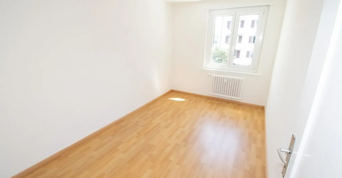 Appartement spacieux et confortable dans un environnement verdoyant - Photo 4 sur 6