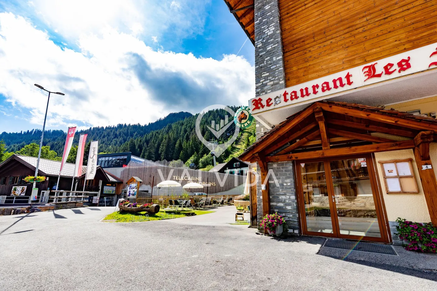 Restaurant entièrement équipé dans un emplacement privilégié de Morgins, directement à la télécabine de Portes du Soleil - Bien d'investissement avec un potentiel d'utilisation polyvalent - Photo 2 sur 20