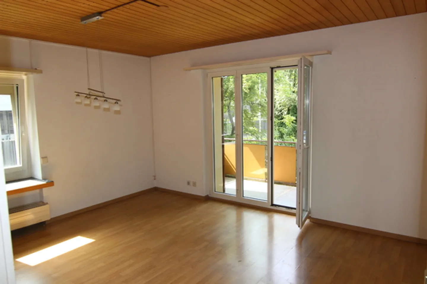 RISERVATO! Incantevole appartamento di 4 stanze con balcone a Brugg AG - Foto 2 di 8