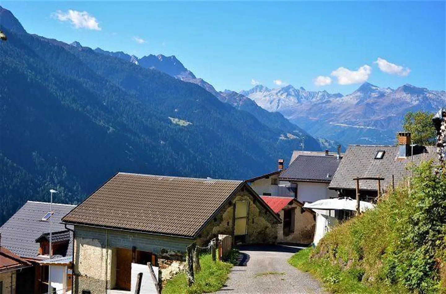 «Bel rustico di 2 piani parzialmente ristrutturato con grande terreno e bella vista» - Foto 26 di 28